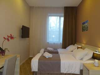 Отель 4Guest Hotel Ереван Двухместный номер с 1 кроватью или 2 отдельными кроватями и дополнительной кроватью-4