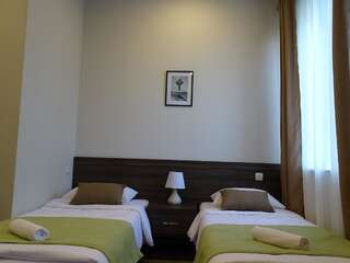 Отель 4Guest Hotel Ереван Бюджетный двухместный номер с 2 отдельными кроватями-10