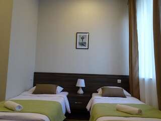 Отель 4Guest Hotel Ереван Бюджетный двухместный номер с 2 отдельными кроватями-15