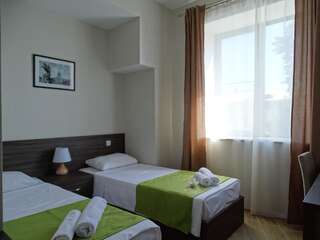 Отель 4Guest Hotel Ереван Бюджетный двухместный номер с 2 отдельными кроватями-1